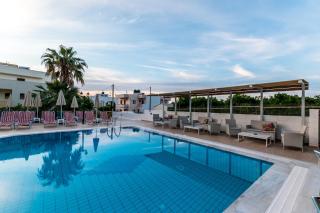 Newcastle Studios - Malia - 3