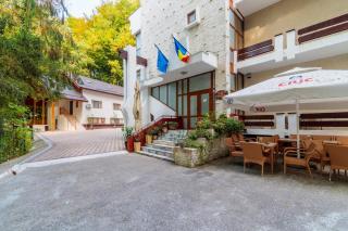 Former Ceausescu's Vila Crizantema - Băile Govora - 0