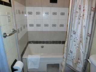 The Garden Villas Hotel - 8