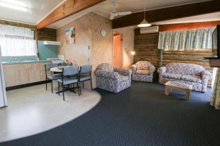Lazy Acre Log Cabins - Lakes Entrance - 2