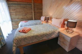 Lazy Acre Log Cabins - 1