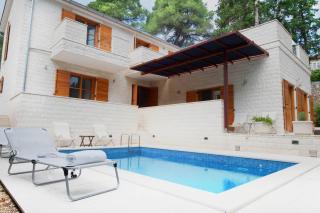 Private luxury Villa BIANCO on Solta for up to 10 persons, heated pool, free parking, very close to the beach! FREE Kajak & Mountainbikes, GREAT living area & privacy! - Rogač - 9