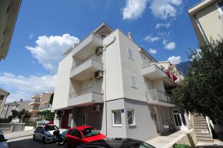 Apartments Knežević - Makarska - 0