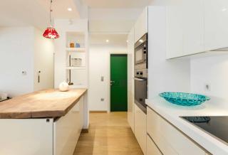 Stylish 3-Bedroom Apartment & Terrace - 4