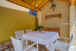 Mediterranes Ferienhaus m. Terrasse - Veli Lošinj - 8