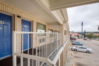 Motel 6-San Antonio, TX - Fiesta Trails - San Antonio - 6