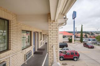 Motel 6-San Antonio, TX - Fiesta Trails - San Antonio - 5