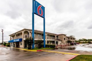 Motel 6 San Antonio, TX - Frost Bank Center - San Antonio - 7