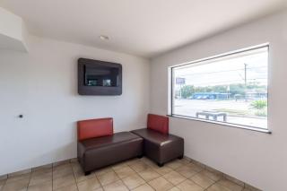 Motel 6-San Antonio, TX - South WW White Rd - San Antonio - 6