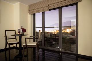 Manhattan Village Hotel - 1