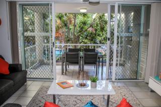 Surfers Beach Holiday Apartments - 1