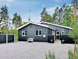 Awesome Home In Glesborg With Sauna - Fjellerup Strand - 8