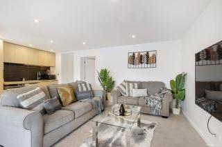 Executive Living in Bluewater - Queenstown - 8