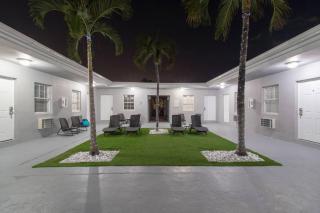 Stylish 1BR Walk to the Beach 1 - Hollywood - 6