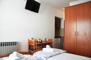Sunrise Apartments and Studio Apartments - Lokva Rogoznica - 2