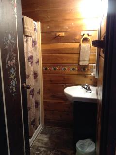 Summit River Lodge & Campsites - Valemount - 2
