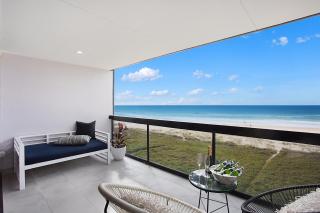 Absolute Beach Front Renovated 3 Bdrm 2 Bath App - Gold Coast - 1