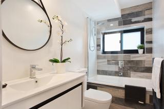 Absolute Beach Front Renovated 3 Bdrm 2 Bath App - Gold Coast - 5