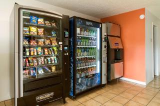 Motel 6-New Stanton, PA - New Stanton - 1