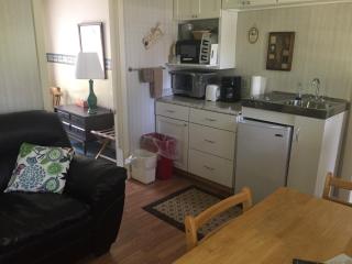 Rock Ledge Motel - Alexandria Bay - 5