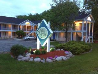 Fontana Village Inn - Lake Geneva - 2