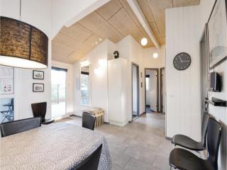 Awesome Home In Glesborg With Sauna - Fjellerup Strand - 6