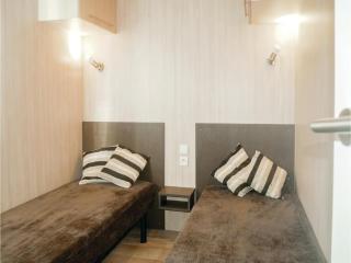 Nice Home In Grandcamp Maisy With Wifi - 2