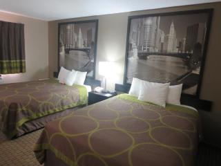 Super 8 by Wyndham Mundelein/Libertyville Area - 4