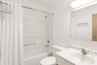 Super 8 by Wyndham Mundelein/Libertyville Area - 1