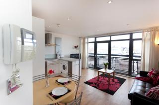 Lace Market Apartments - City Centre - 4 Beds Apartment with 2 Bathrooms and full Kitchen in George Street - close to Victoria Centre Shopping Centre and the Mercure Hotel - Outdoor Parking for Cars or Vans at five pounds a day - 3