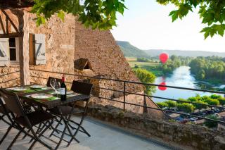 Au coeur de Beynac, superbe maison du 14ème siècle avec jardin panoramique - 0