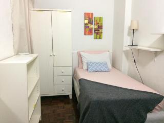 Cozy Single bed WiFi AC and foldable mattress room - Kuala Lumpur - 5