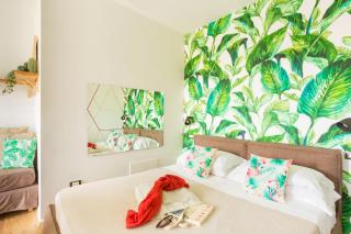 Duomo Views, Light, Jungle-inspired Studio with Terrace - Milan - 1