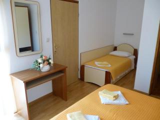 Apartments Pjer - Starigrad-Paklenica - 1