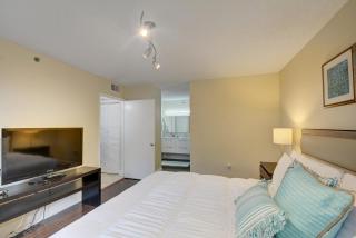 Renovated 2/2 Unit at Yacht Club/Aventura - 9