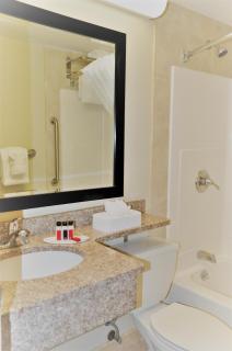 Ramada by Wyndham Staten Island - Staten Island - 7