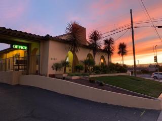 El Castell Motel - Monterey - 9