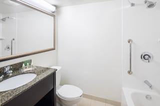 Holiday Inn & Suites Across from Universal Orlando by IHG - 9