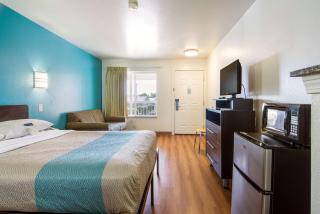 Motel 6 Portland Mall - 205 - 3