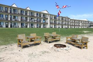 AmericInn by Wyndham Saint Ignace Lakefront - 4