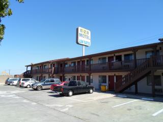EZ 8 Motel Newark - Newark - 4