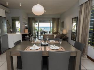 Beachfront & Pool serviced apartment with stunning view - closest to the beach than most hotel - 4