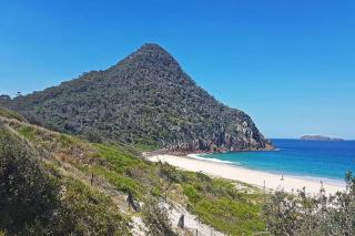 Shoal Towers, unit 1 11 Shoal Bay Road - Wi Fi Air Conditioning fantastic unit across the road from beach - Shoal Bay - 9