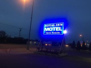 Royal Inn - Early - 9