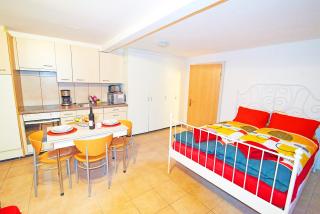 Sunny Day Holiday Apartment - Unterseen - 1