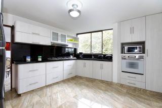 Spacious and Cozy Apartment - 3