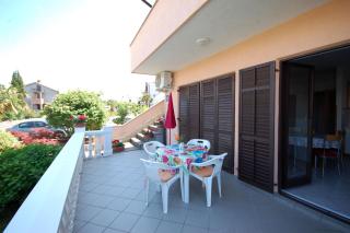 Apartments Andrea by El-Pi Tours - Njivice - 1