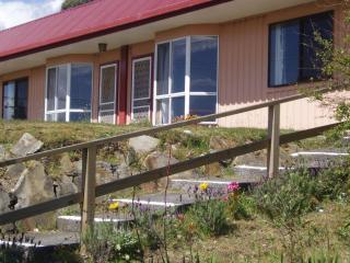 Regatta Point Tavern & Holiday Villas - Strahan - 7