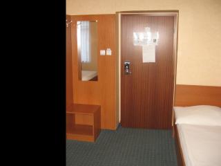 Hotel Arnold - Tata - 2