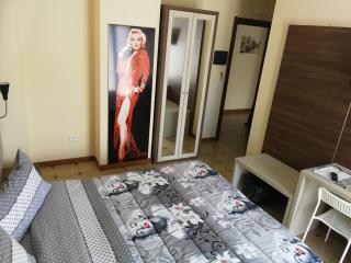 Bed & Breakfast Hollywood - Villarosa - 5